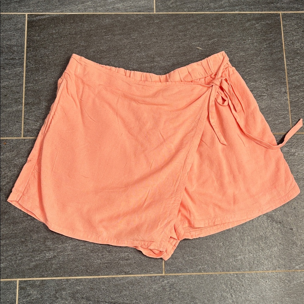 American Eagle Outfitters Coral Shorts - Picture 1 of 7